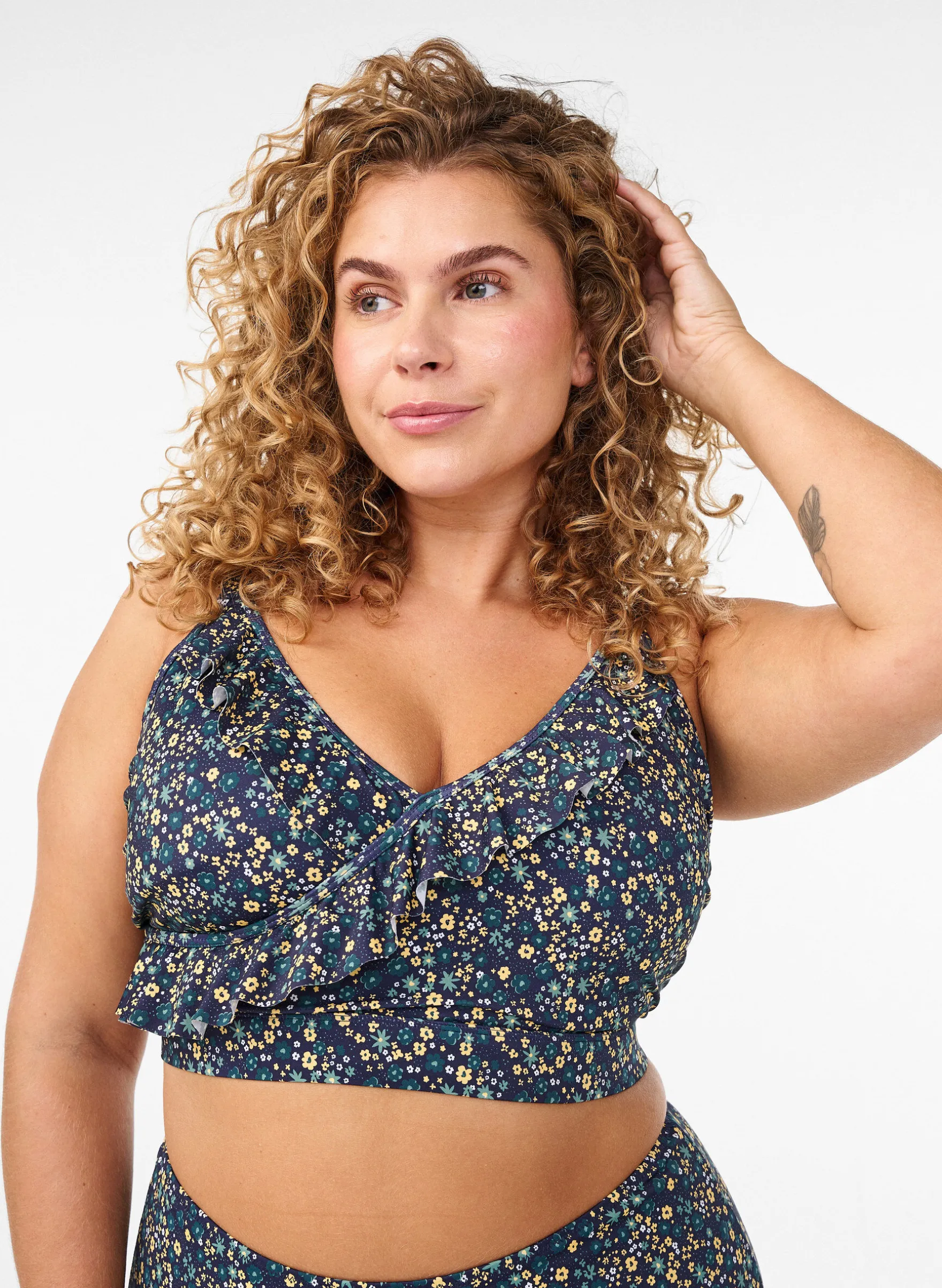 Geblümtes Bikinioberteil mit Rüschendetails