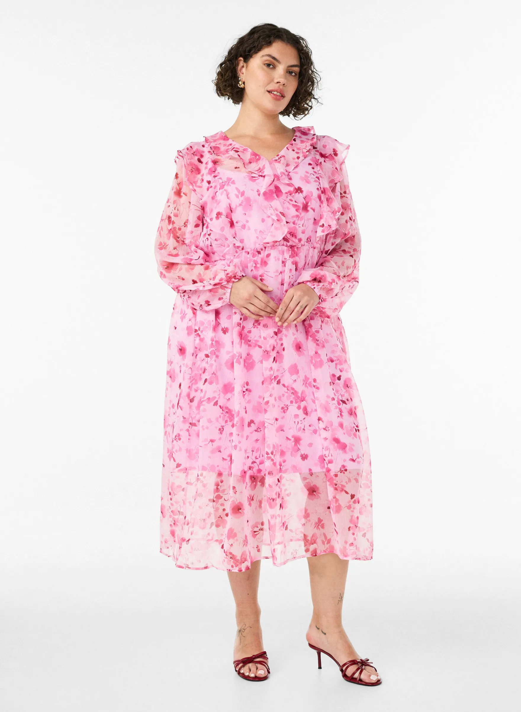 Geblümtes Kleid aus Chiffon mit Rüschen und langen Ärmeln