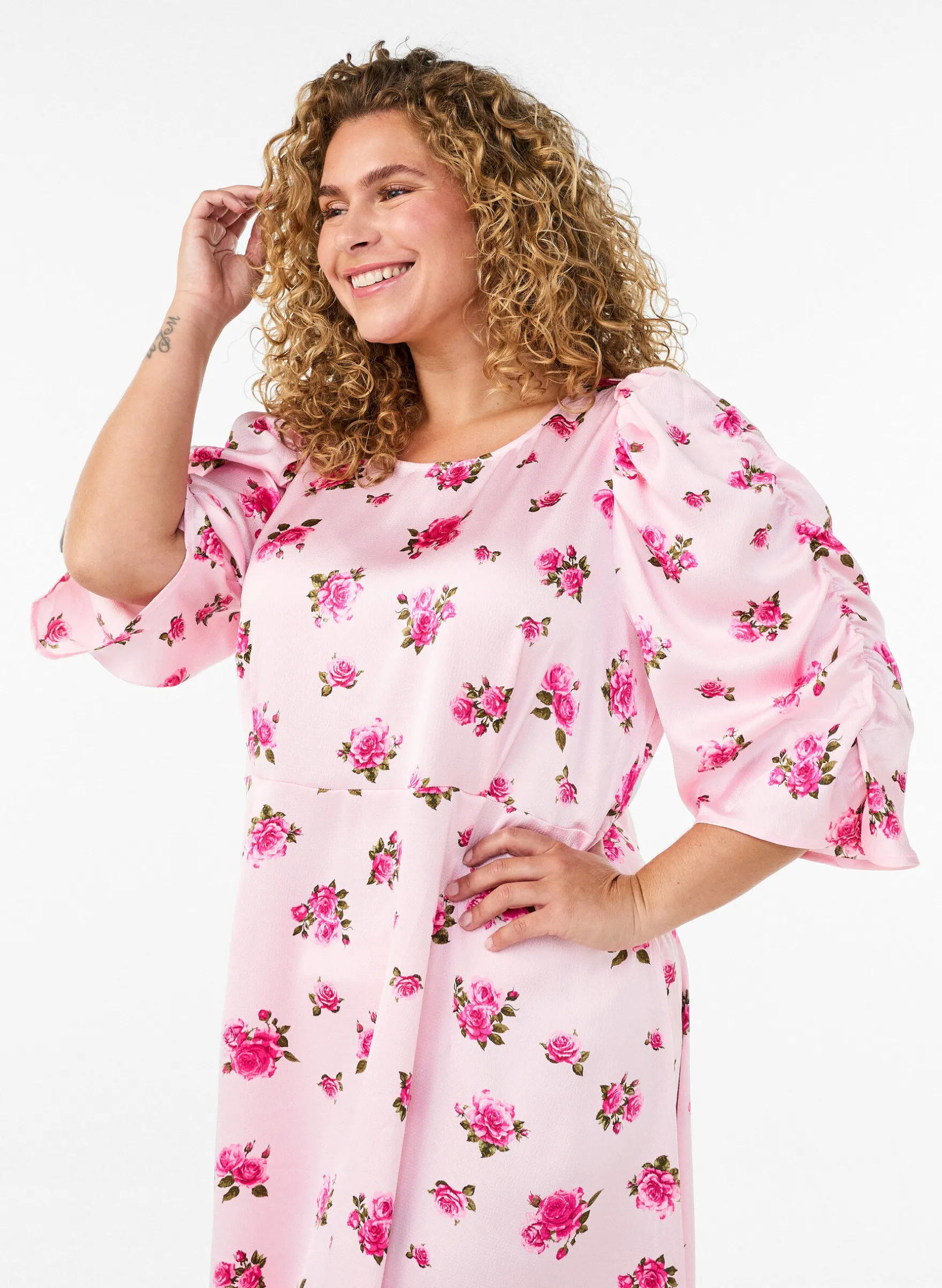 Geblümtes Midikleid mit Puffärmeln