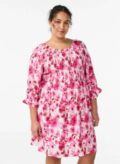 Geblümtes Smockkleid