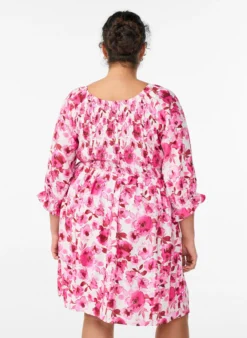 Geblümtes Smockkleid