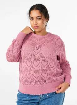 Gemusterte Strickbluse mit welligem Rand und Rundhalsausschnitt