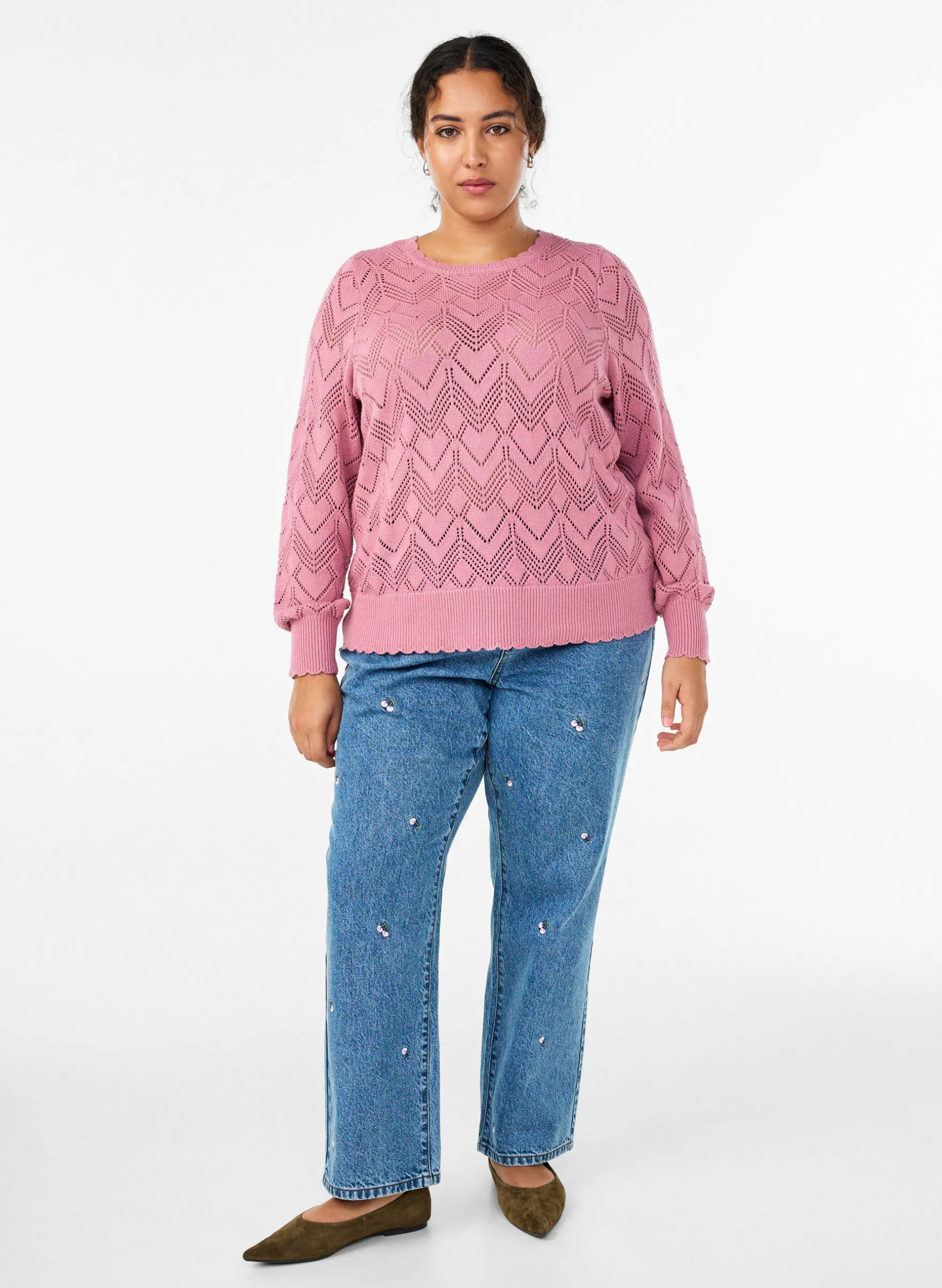 Gemusterte Strickbluse mit welligem Rand und Rundhalsausschnitt