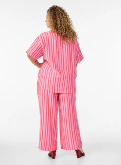 Gestreifte Hose mit hoher Taille und weiten Beinen
