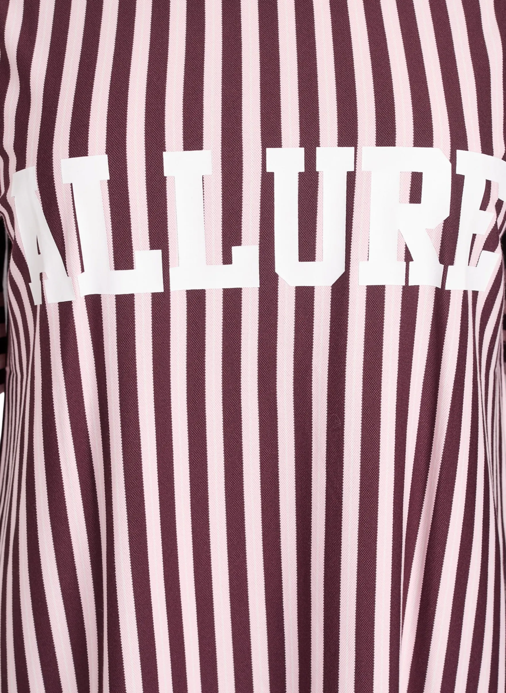 Gestreiftes T-Shirt mit sportlichem Design