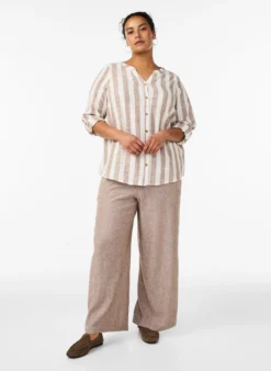Hemdbluse aus Baumwolle mit V-Ausschnitt