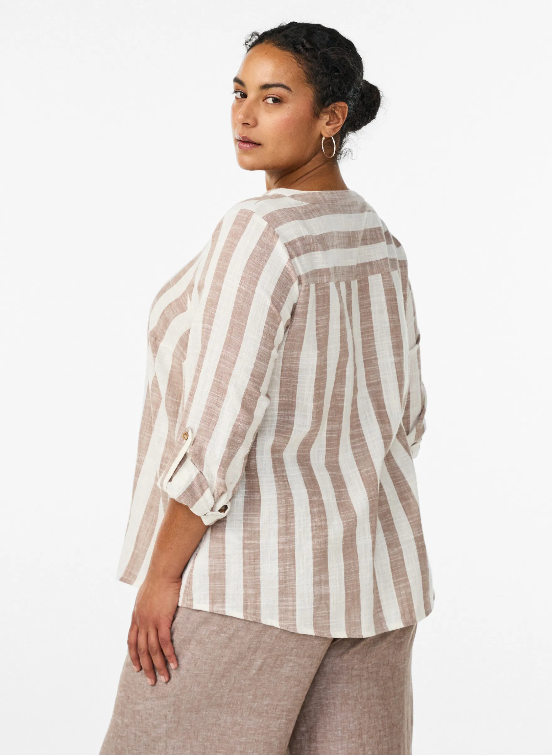 Hemdbluse aus Baumwolle mit V-Ausschnitt