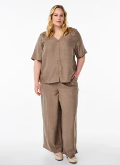 Hemdbluse mit V-Ausschnitt und kurzen Ärmeln