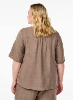 Hemdbluse mit V-Ausschnitt und kurzen Ärmeln