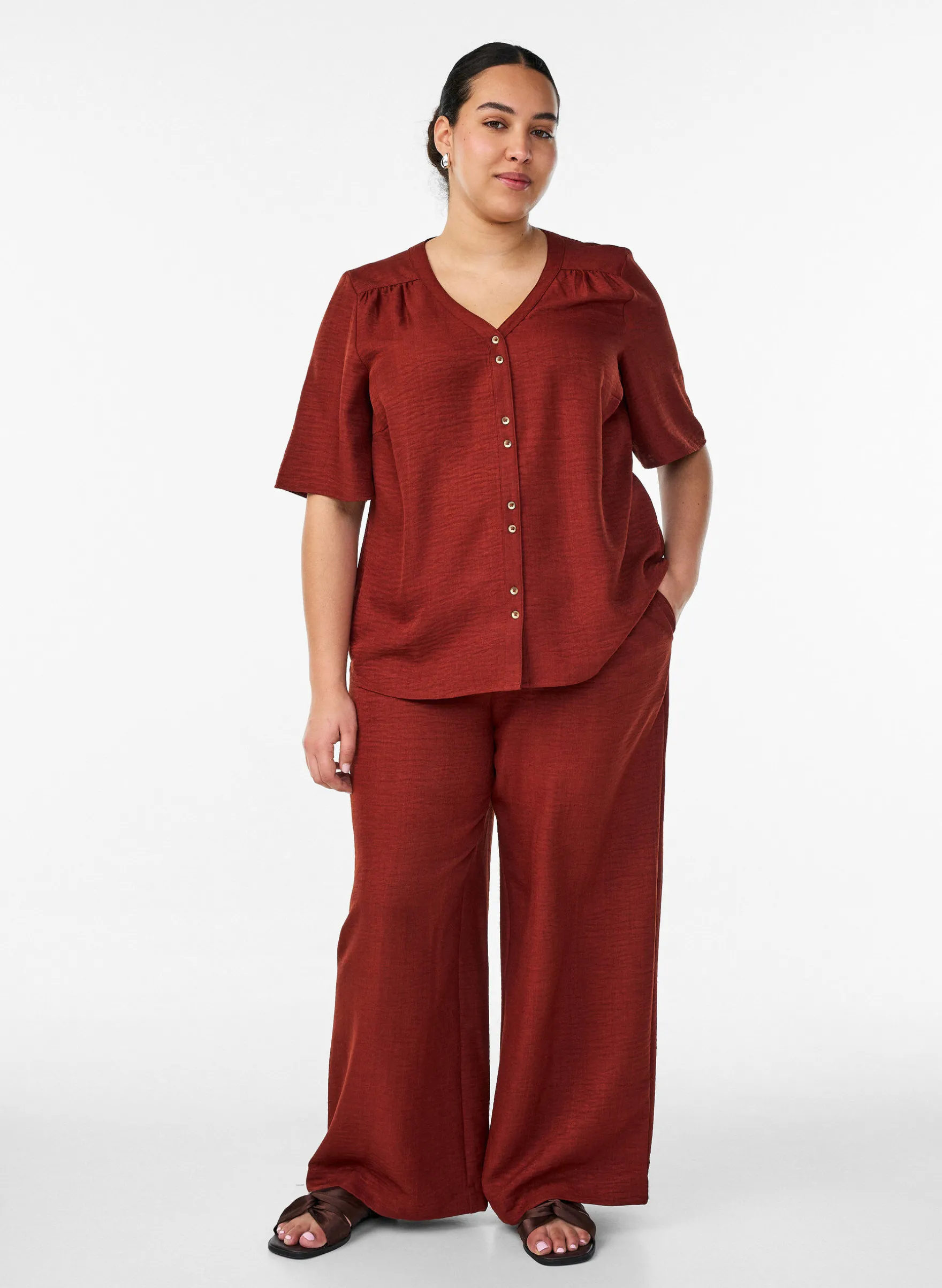 Hemdbluse mit V-Ausschnitt und kurzen Ärmeln
