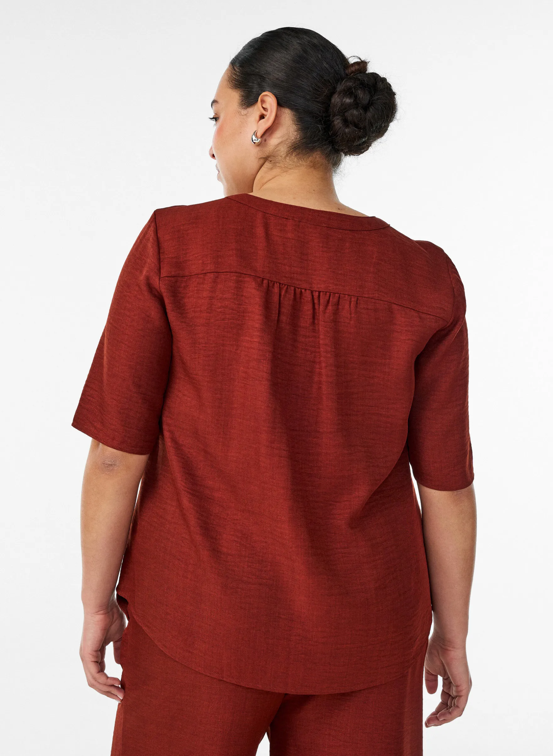 Hemdbluse mit V-Ausschnitt und kurzen Ärmeln