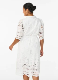 Hemdblusenkleid aus Broderie Anglaise mit Bindegürtel