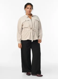 Hemdjacke aus Cord mit Bindegürtel und Taschen