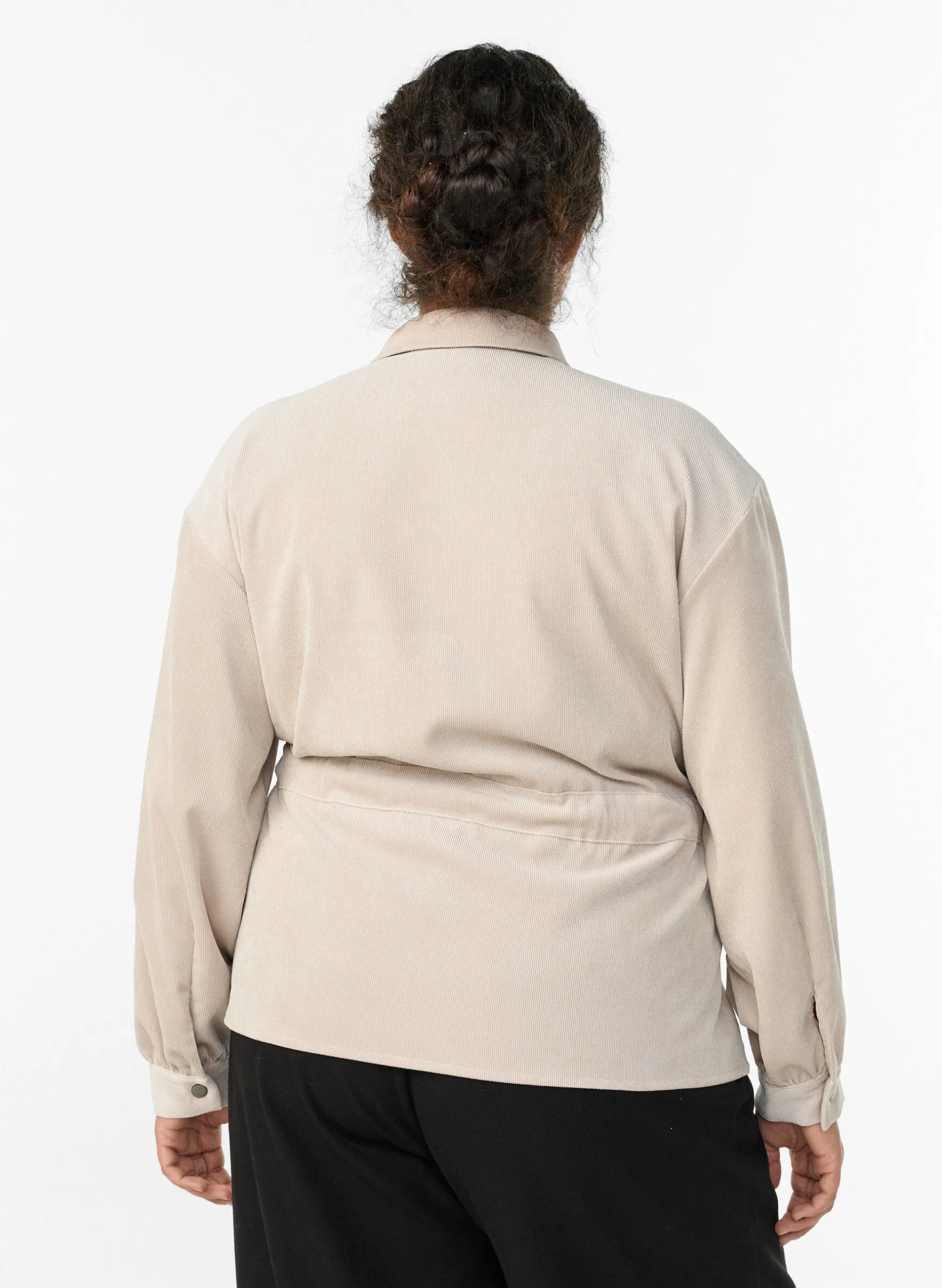 Hemdjacke aus Cord mit Bindegürtel und Taschen
