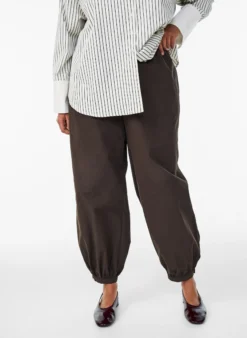 Hoch taillierte Ballonhose aus Baumwolle