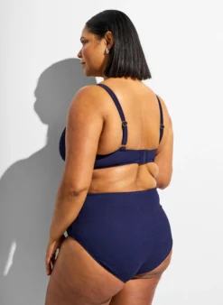 Hoch taillierte Bikinihose mit Struktur