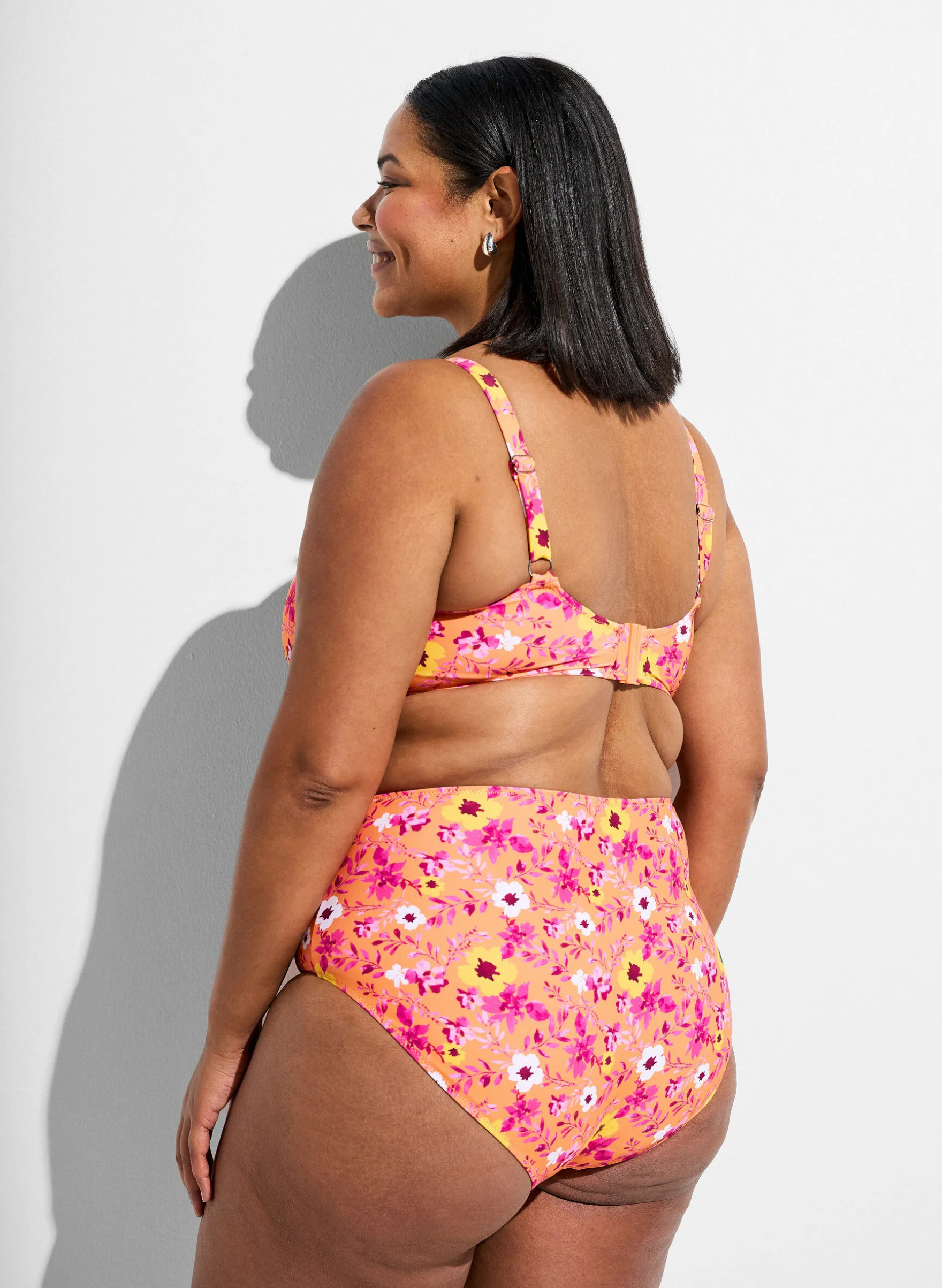 Hoch taillierte Bikinihosen mit Muster