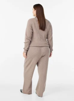 Hoch taillierte Hose aus Rippstrick mit geradem Bein