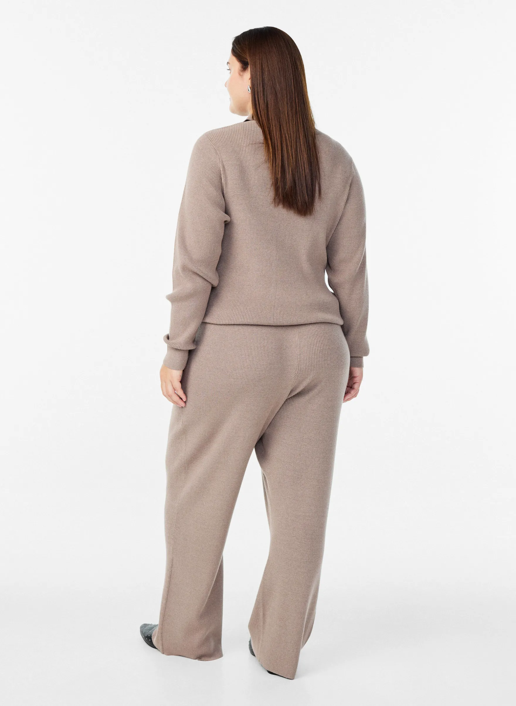 Hoch taillierte Hose aus Rippstrick mit geradem Bein