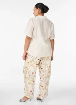 Hoch taillierte Hose aus Viskose mit Blumenmuster