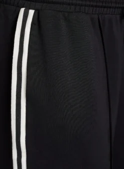 Hoch taillierte Shorts mit Streifendetails