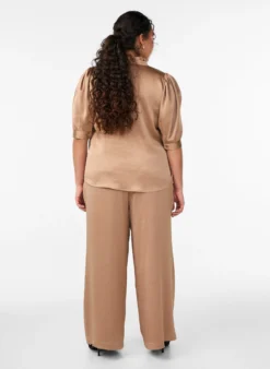 Hose in Satin-Optik mit weitem, geradem Bein