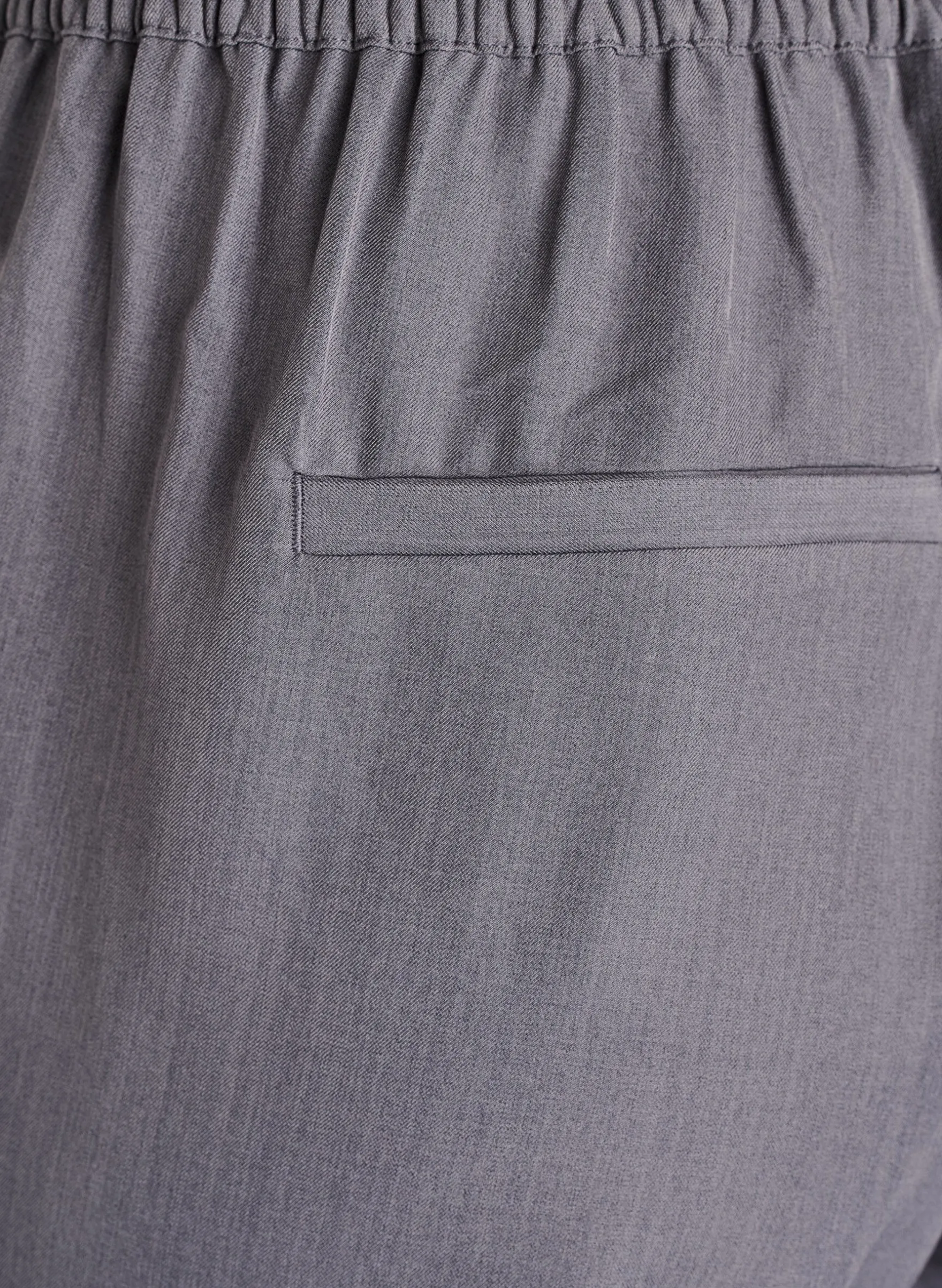 Hose mit hoher Taille und weiten Beinen