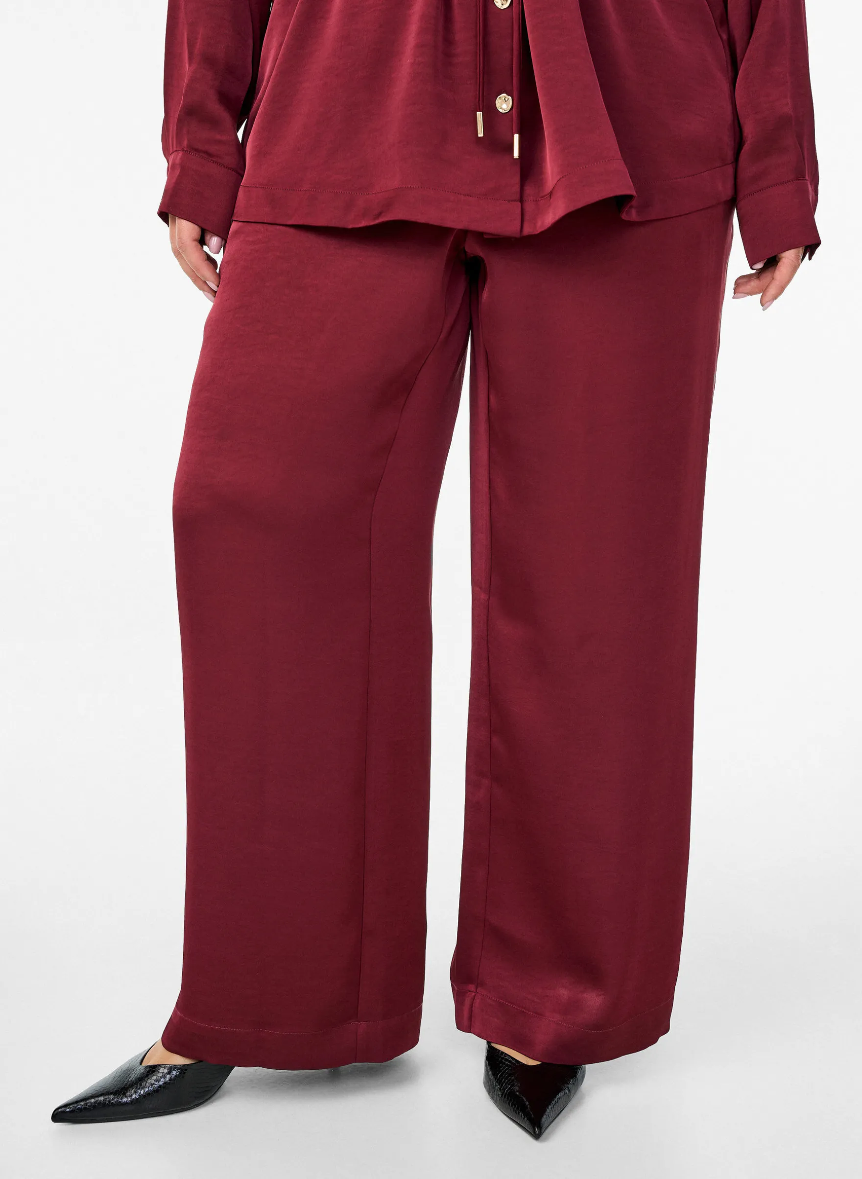 Hose mit Satin-Look, hoher Taille und weitem Bein