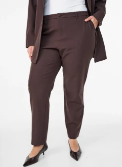 Hose mit Taschen und geraden Beinen