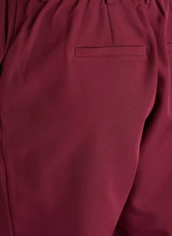 Hose mit Taschen und geraden Beinen