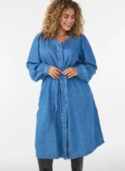 Jeanskleid mit V-Ausschnitt und Bindegürtel