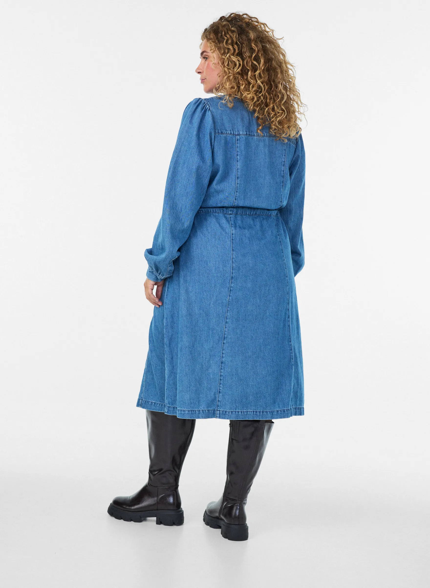 Jeanskleid mit V-Ausschnitt und Bindegürtel