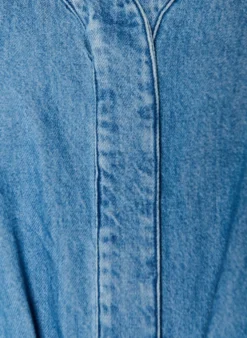 Jeanskleid mit V-Ausschnitt und Bindegürtel