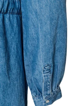 Jeanskleid mit V-Ausschnitt und Bindegürtel