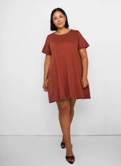 Jerseykleid mit kurzen Ärmeln und Taschen