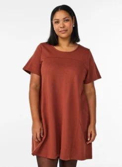 Jerseykleid mit kurzen Ärmeln und Taschen