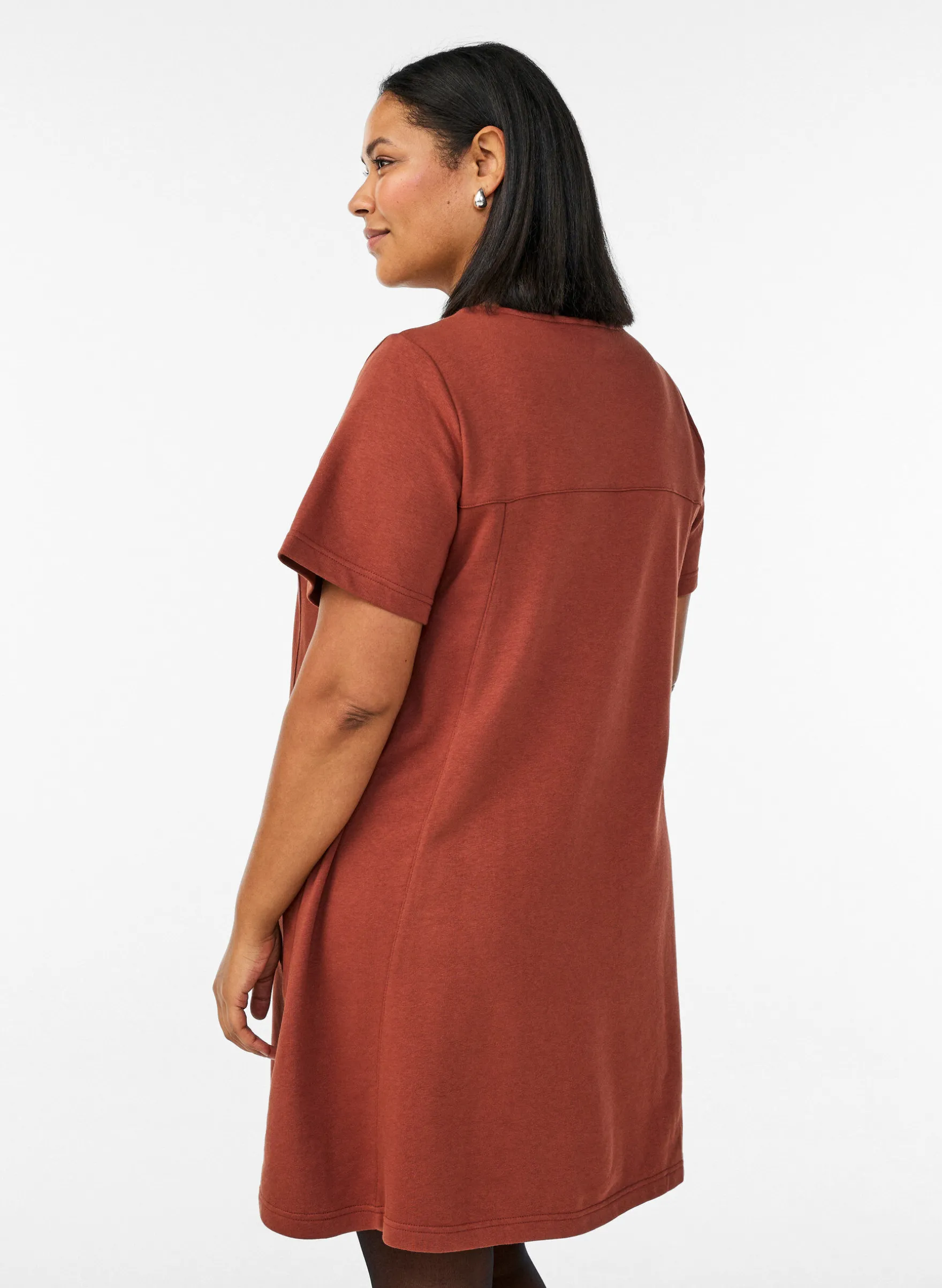 Jerseykleid mit kurzen Ärmeln und Taschen