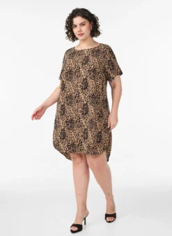 Kleid mit Aufdruck und kurzen Ärmeln