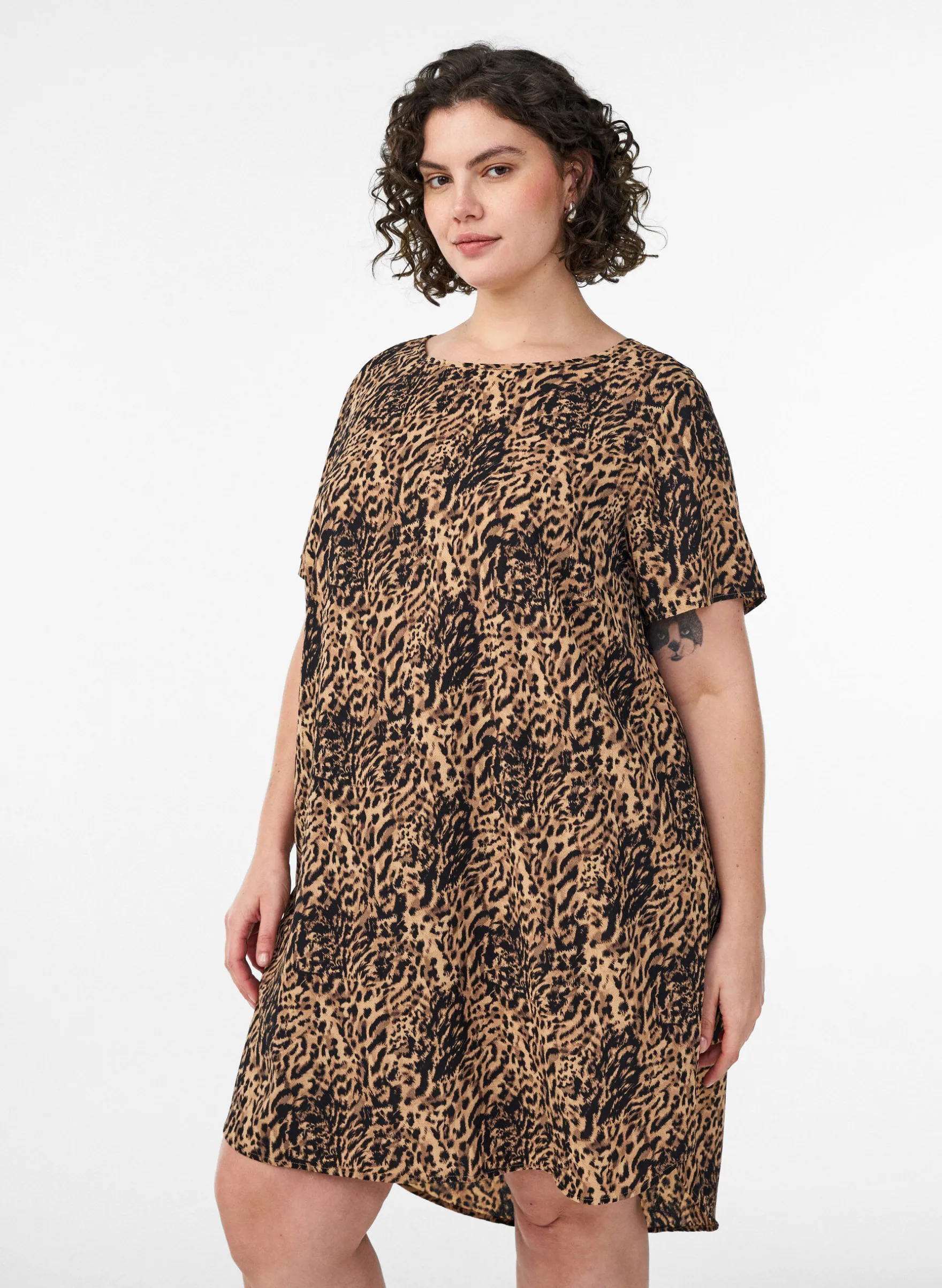Kleid mit Aufdruck und kurzen Ärmeln