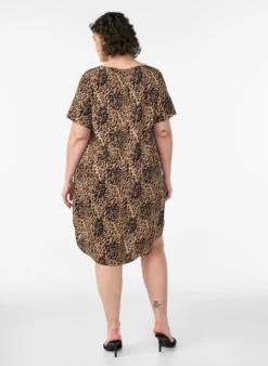 Kleid mit Aufdruck und kurzen Ärmeln