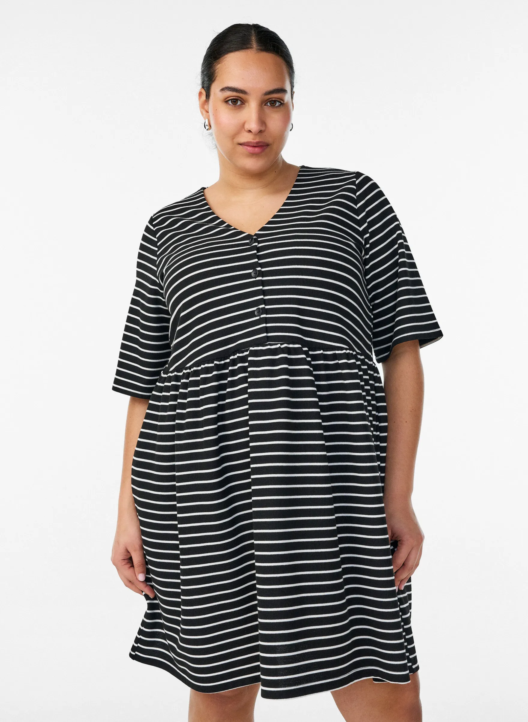 Kleid mit gerippter Textur und Empire-Linie