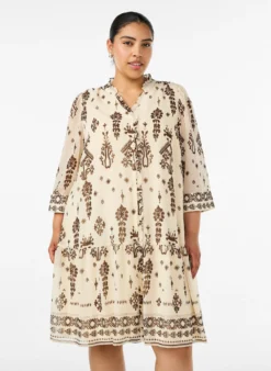 Kleid mit Ornament-Print und Rüschenkragen