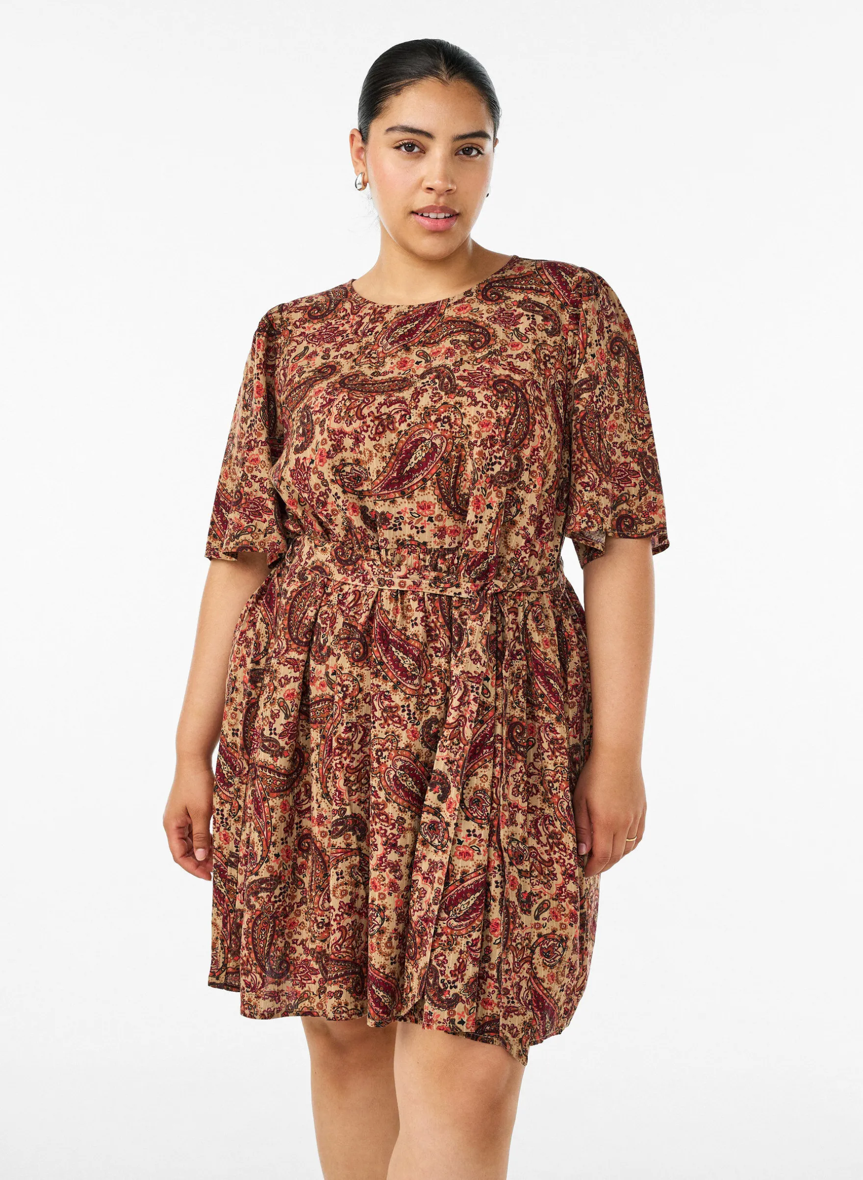 Kleid mit Paisleymuster und Bindegürtel
