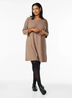 Kleid mit Struktur und 3/4-Ärmeln