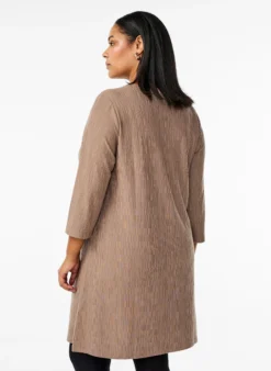 Kleid mit Struktur und 3/4-Ärmeln