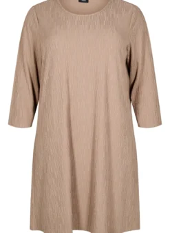 Kleid mit Struktur und 3/4-Ärmeln