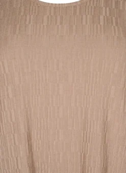 Kleid mit Struktur und 3/4-Ärmeln