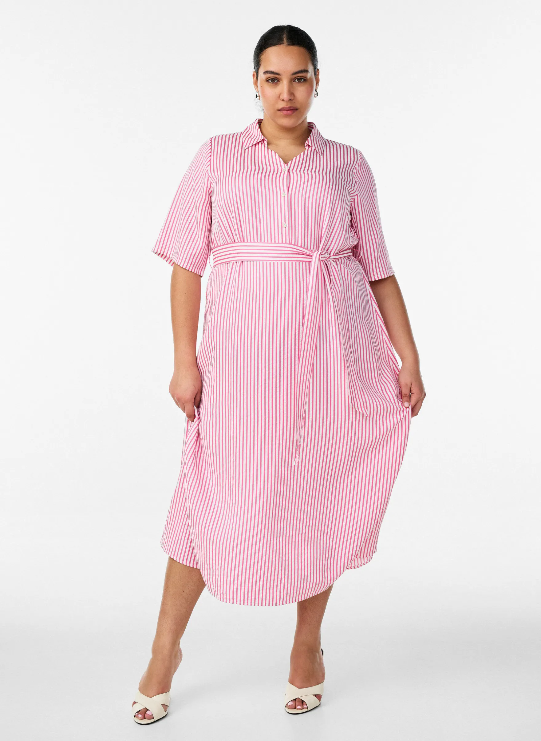Knöchellanges Hemdblusenkleid mit Bindegürtel und Streifen