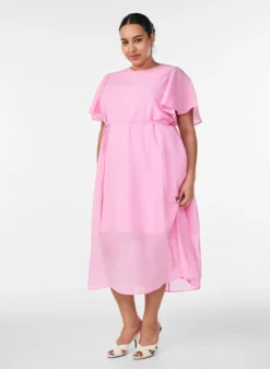 Knöchellanges Kleid mit Flügelärmeln und Bindegürtel