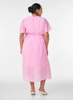 Knöchellanges Kleid mit Flügelärmeln und Bindegürtel